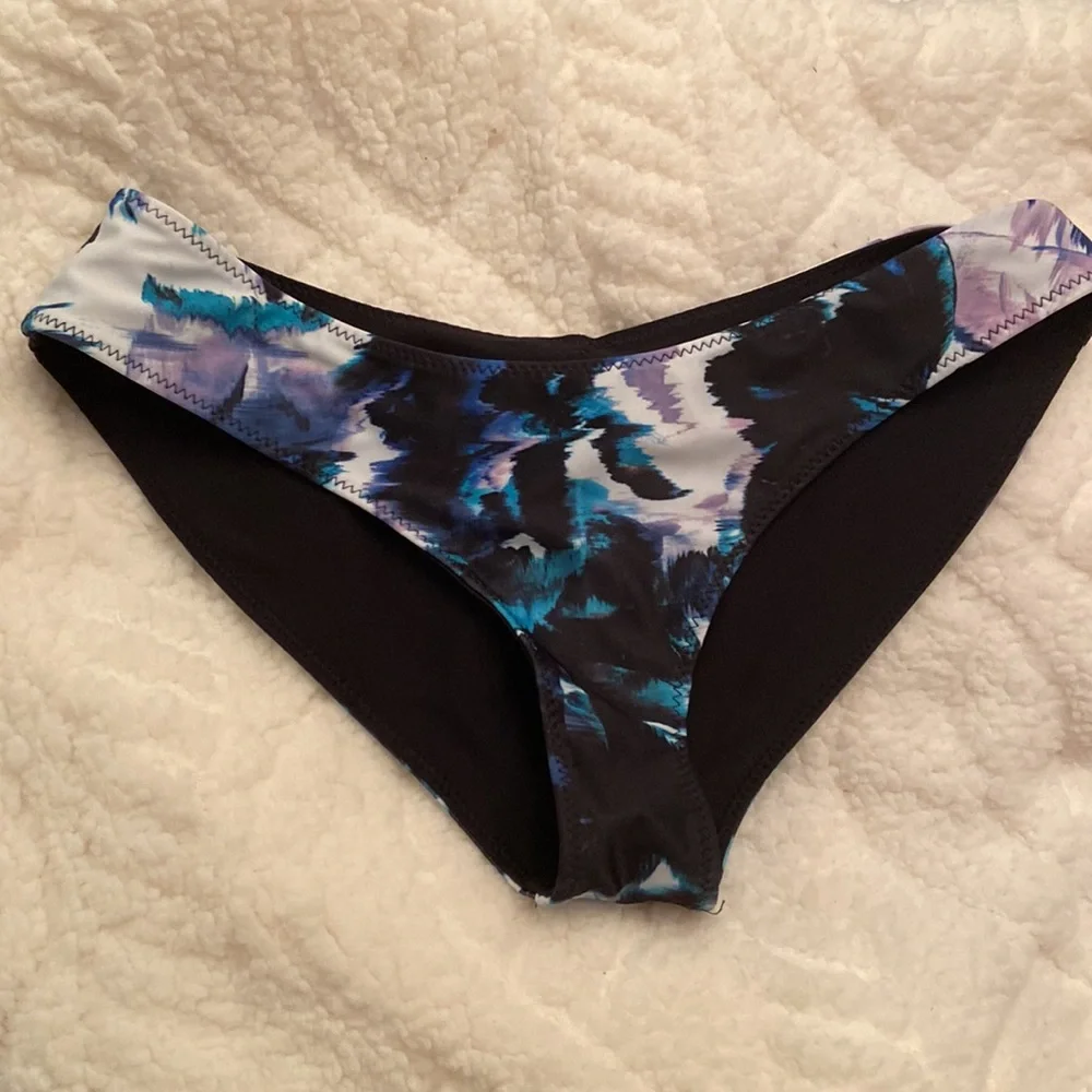 NWT Fabletics Olivia Réversible bikini bottom